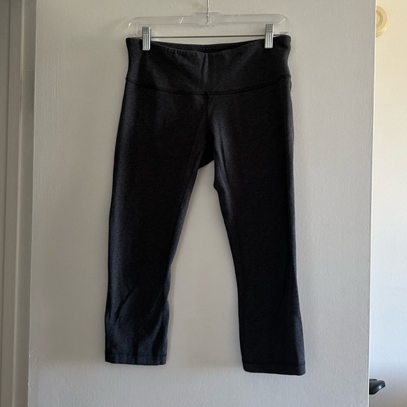 Lululemon Athletica Gray Stretch Comfy Classic Cropped Leggings size 8 EUC - Picture 2 of 7
